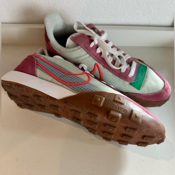 Nike White and Mauve Sneakers - Picture 3 of 4